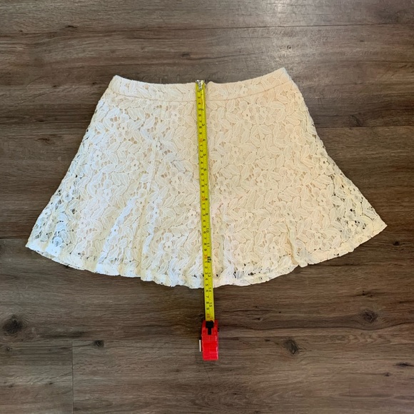 Lace miniskirt - Picture 5 of 7